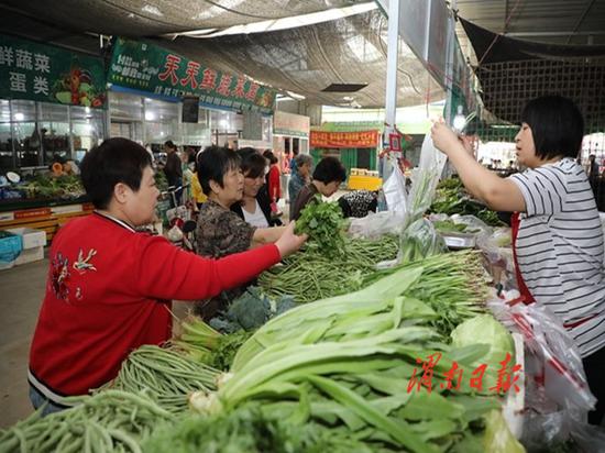 渭南市扎實(shí)推進(jìn)“六穩(wěn)”“六?！睕Q策部署，農(nóng)副產(chǎn)品產(chǎn)業(yè)鏈穩(wěn)中向好